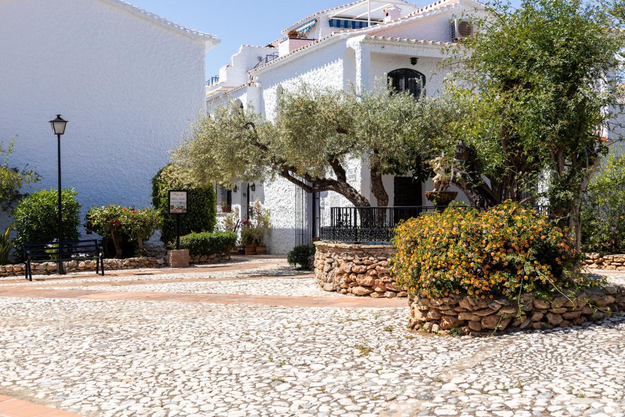 Capistrano Village B, 1 Bedroom + Free Wi-Fi Nerja Eksteriør billede