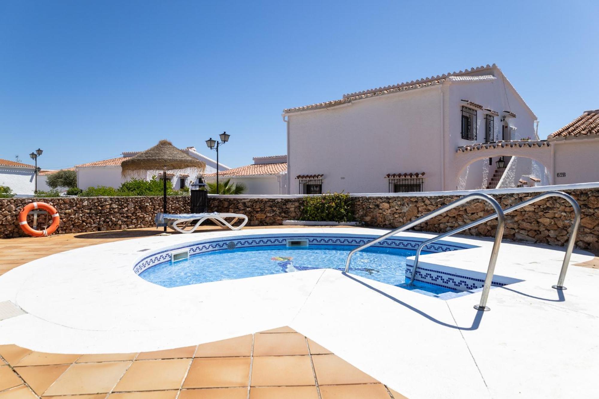 Capistrano Village B, 1 Bedroom + Free Wi-Fi Nerja Eksteriør billede