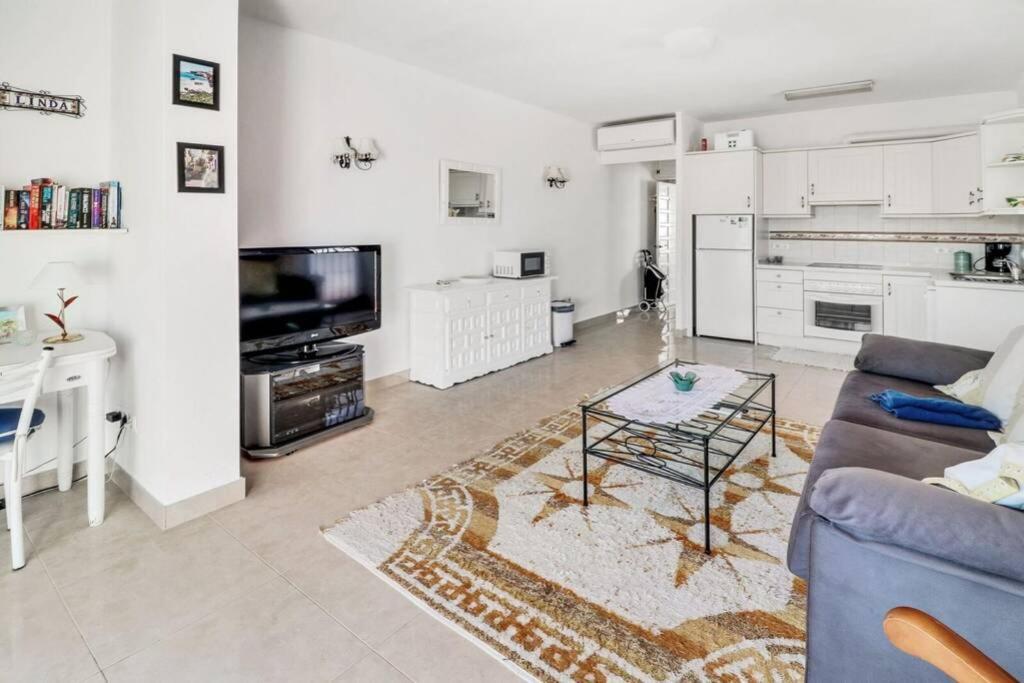 Capistrano Village B, 1 Bedroom + Free Wi-Fi Nerja Eksteriør billede